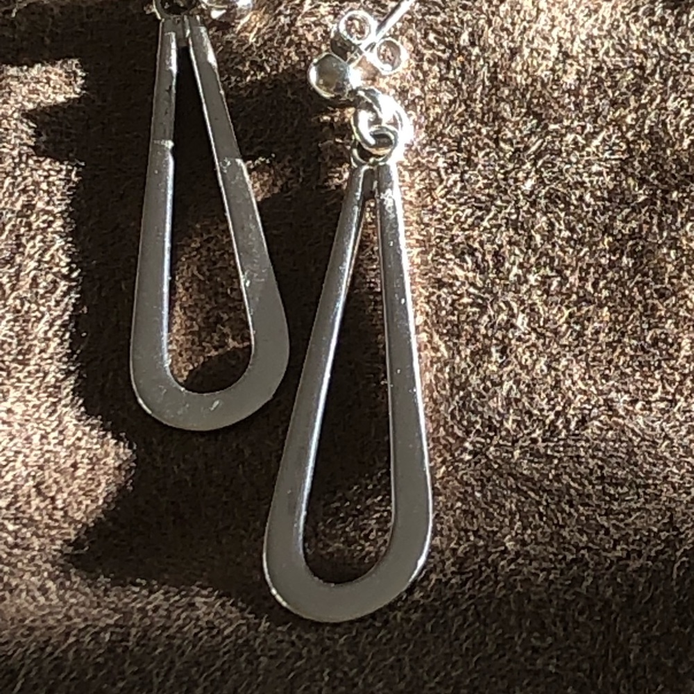 NWOT Sterling Silver Tear Drop Pierced Earrings